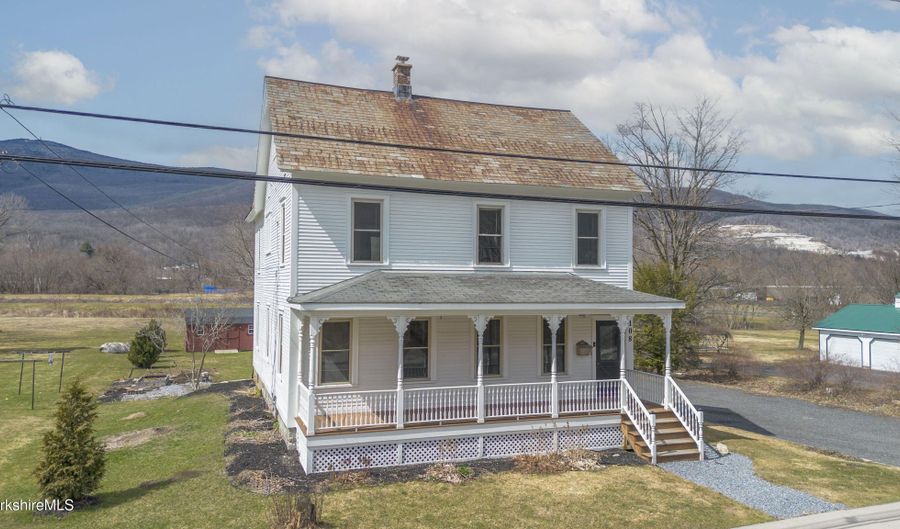 108 N Summer St, Adams, MA 01220 - 5 Beds, 2 Bath