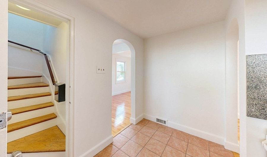 14 Grew Hill Rd 1, Boston, MA 02131 - 2 Beds, 1 Bath