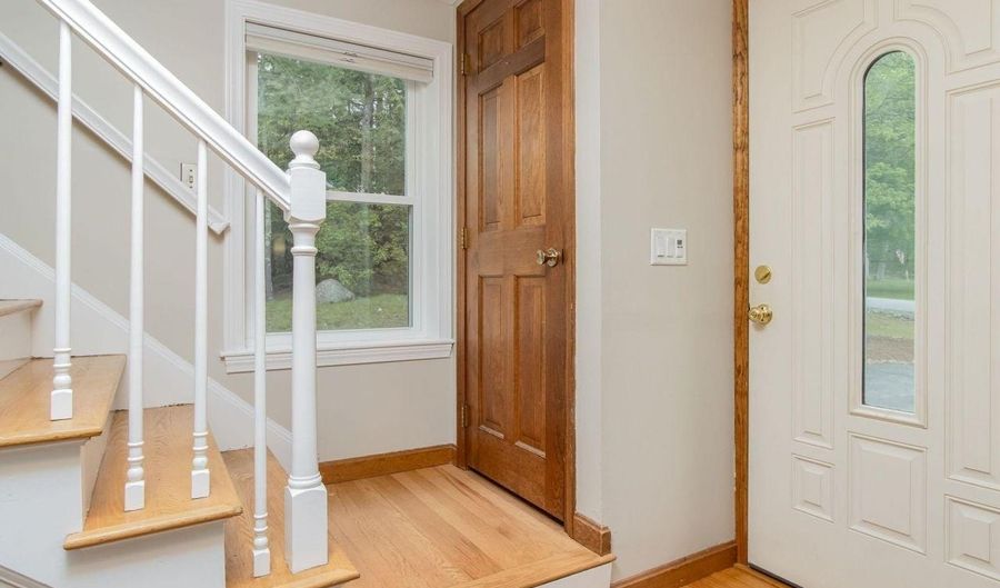 27 Grafton Dr, Bedford, NH 03110 - 4 Beds, 3 Bath