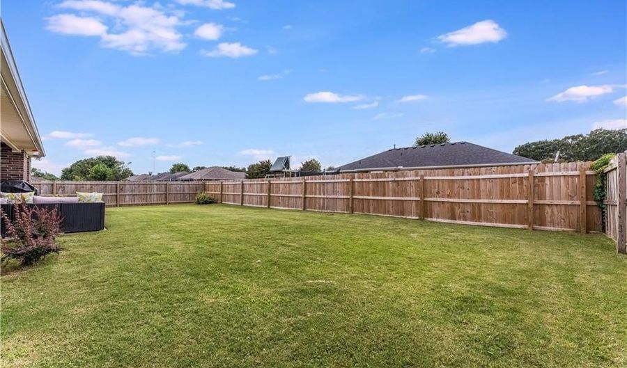 541 Firewood Dr, Centerton, AR 72719 - 3 Beds, 2 Bath