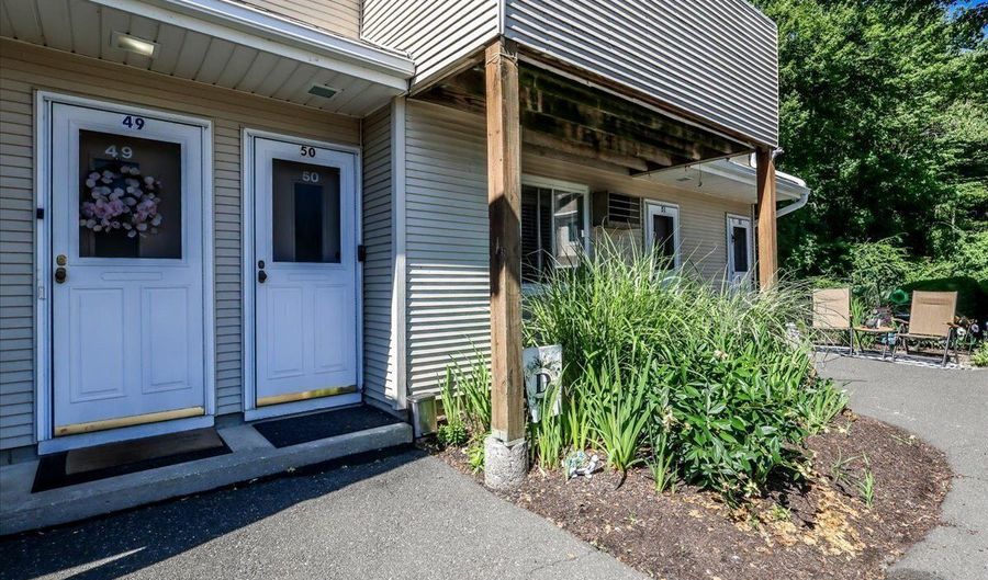 136 Pembroke Rd 6-50, Danbury, CT 06811 - 3 Beds, 2 Bath