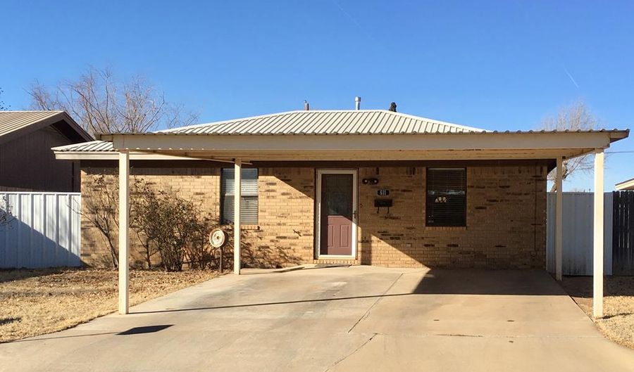 611 NW 8th St, Andrews, TX 79714 - 3 Beds, 2 Bath