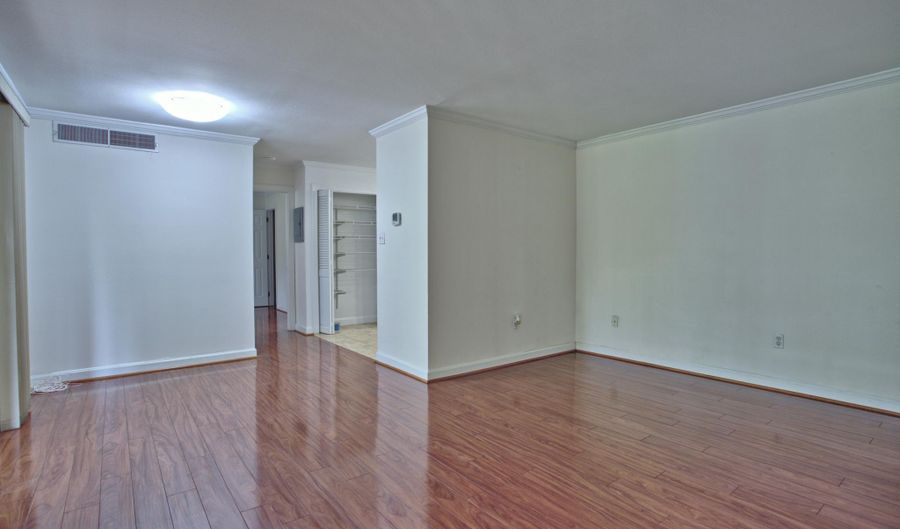 7475 LITTLE RIVER Tpke 101, Annandale, VA 22003 - 1 Beds, 1 Bath