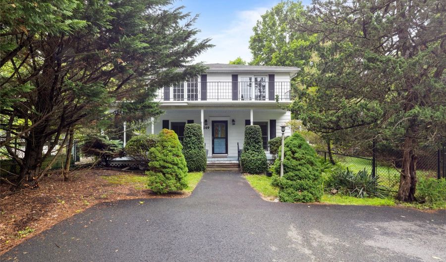 249 Cherry Ln, Airmont, NY 10901 - 6 Beds, 3 Bath