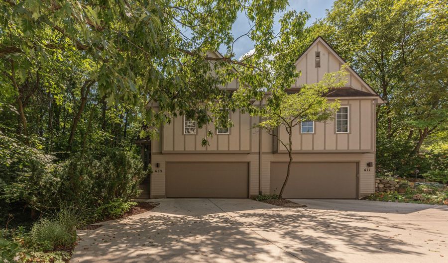 609 Ridgewood Ct, Ann Arbor, MI 48103 - 2 Beds, 3 Bath