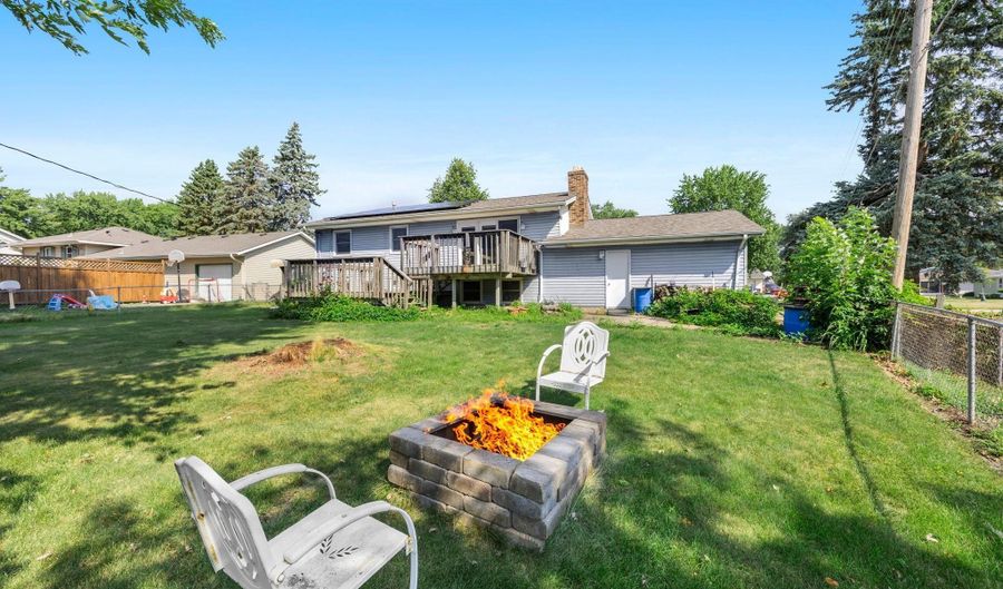 168 Linden Cir, Apple Valley, MN 55124 - 5 Beds, 2 Bath