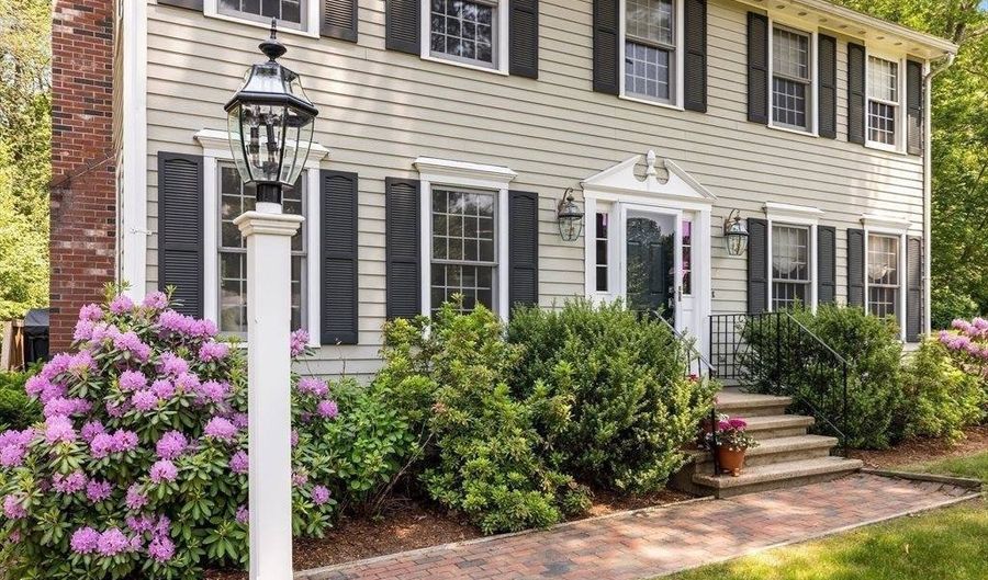 4 Noel Rd, Andover, MA 01810 - 3 Beds, 3 Bath