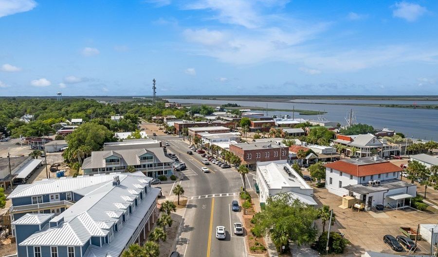 25 17th St, Apalachicola, FL 32320 - 3 Beds, 3 Bath