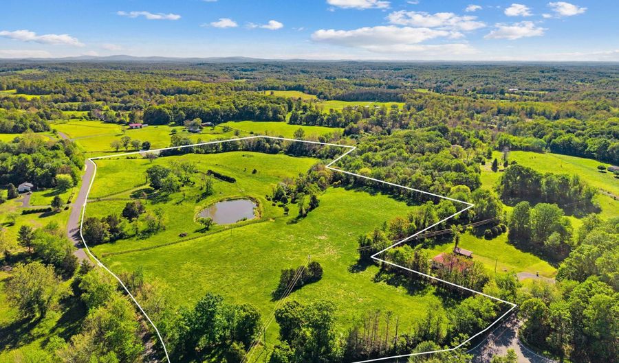 40 BATTLE MOUNTAIN Rd, Amissville, VA 20106 - 4 Beds, 3 Bath