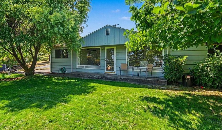 5669 Kitsap Way, Bremerton, WA 98312 - 3 Beds, 1 Bath