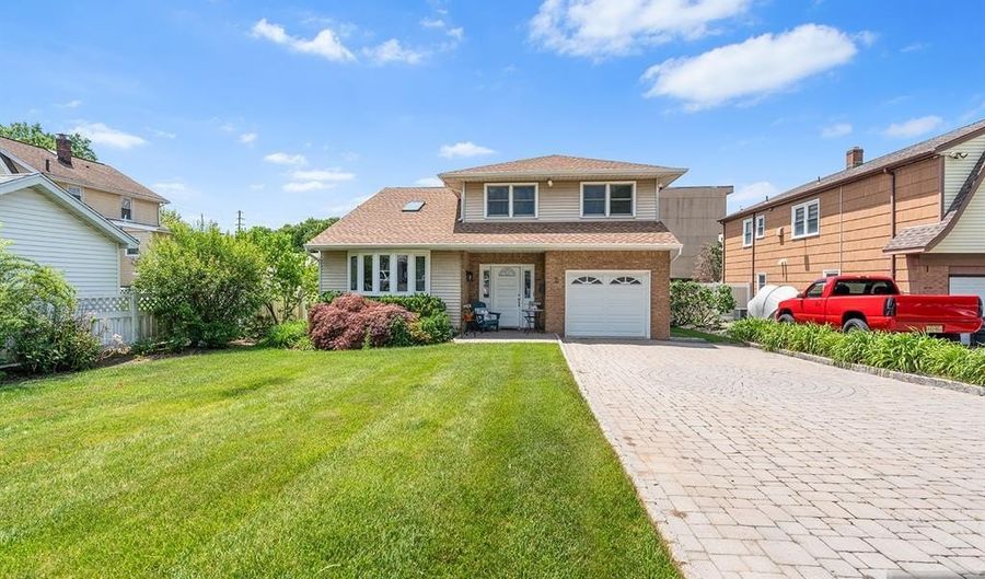 2 Violet Ct, Bergenfield, NJ 07621 - 3 Beds, 2 Bath