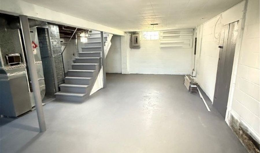 918 Brittain Rd, Akron, OH 44305 - 3 Beds, 1 Bath