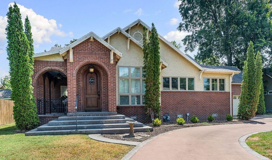210 NW F St, Bentonville, AR 72712 - 2 Beds, 2 Bath