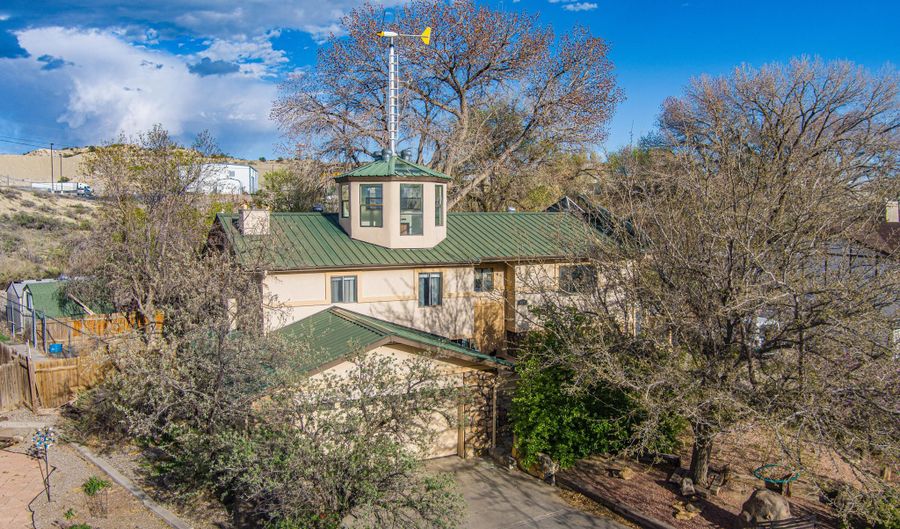 908 MOUNTAIN VIEW Dr, Aztec, NM 87410 - 4 Beds, 3 Bath