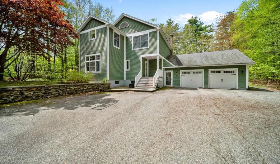 32 Wellesley Dr, Bedford, NH 03110 - 4 Beds, 3 Bath