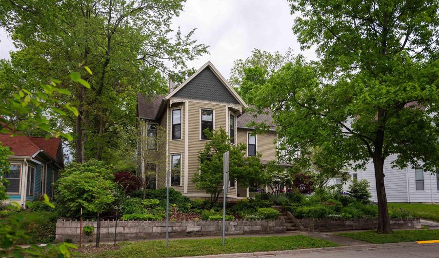 714 W 7th St, Bloomington, IN 47404 - 4 Beds, 2 Bath