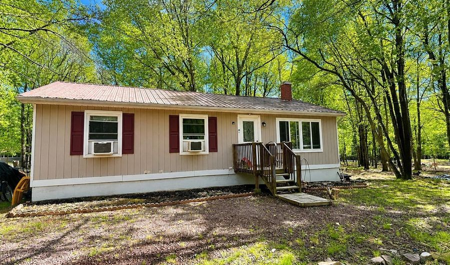 122 Hunter Ln, Albrightsville, PA 18210 - 3 Beds, 1 Bath