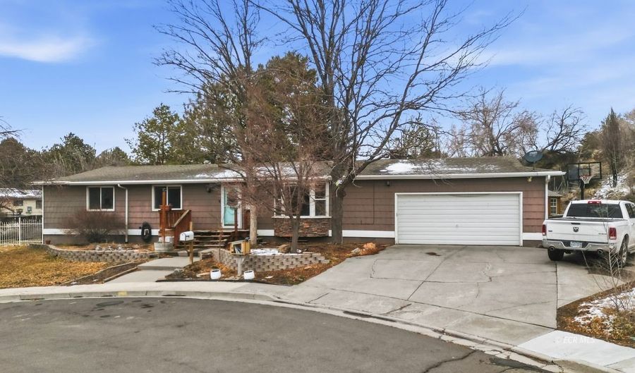 880 Nevada Cir, Elko, NV 89801 - 5 Beds, 3 Bath