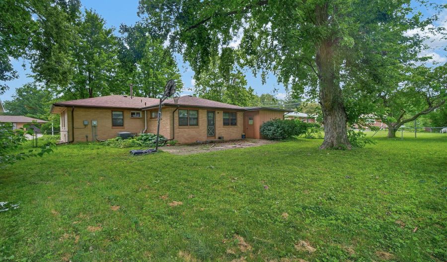 1313 Maxwell Ave, Ames, IA 50010 - 2 Beds, 3 Bath