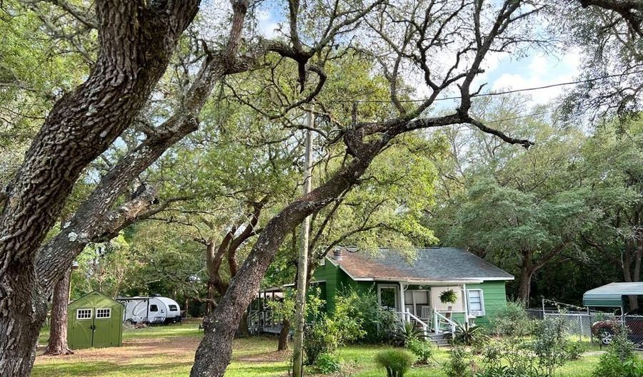 578 Brownsville Rd, Apalachicola, FL 32320 - 2 Beds, 1 Bath