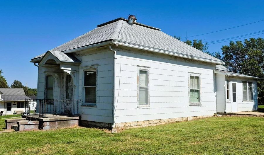 2023 K St, Auburn, NE 68305 - 2 Beds, 1 Bath