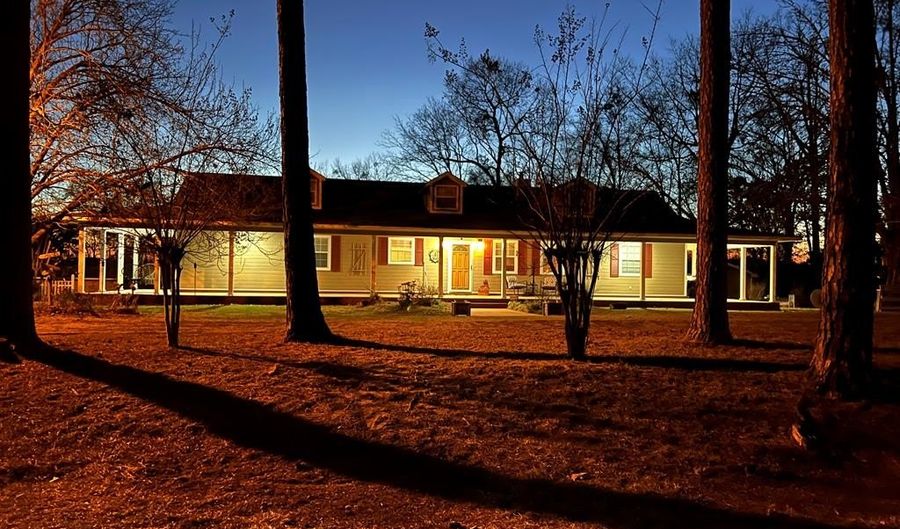 340 S Lakeview Dr, Abbeville, AL 36310 - 2 Beds, 2 Bath