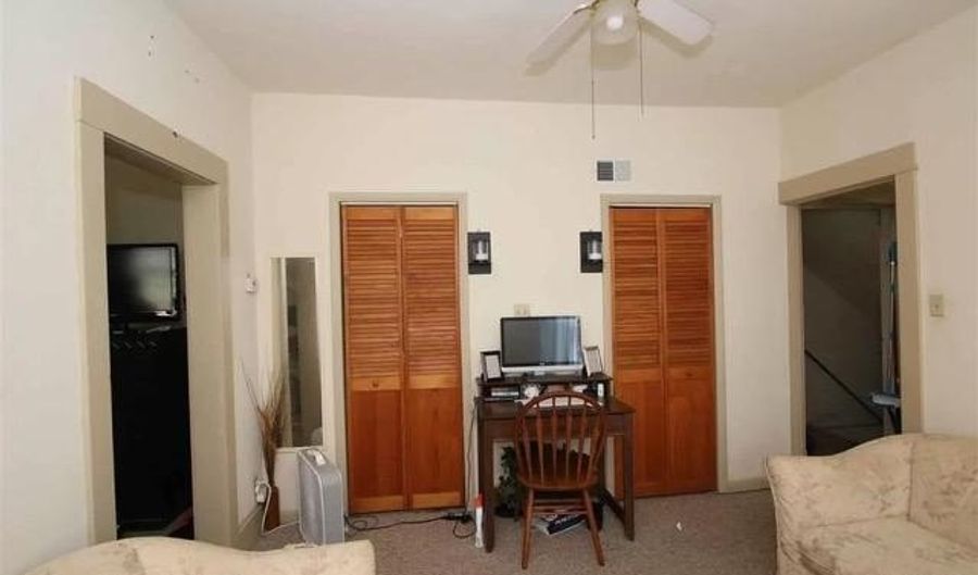 1238 Brown St, Alton, IL 62002 - 4 Beds, 4 Bath