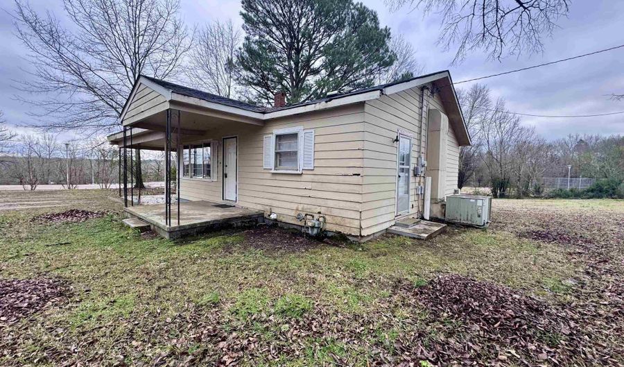 114 S PARKWAY Ave, Bethel Springs, TN 38315 - 3 Beds, 1 Bath