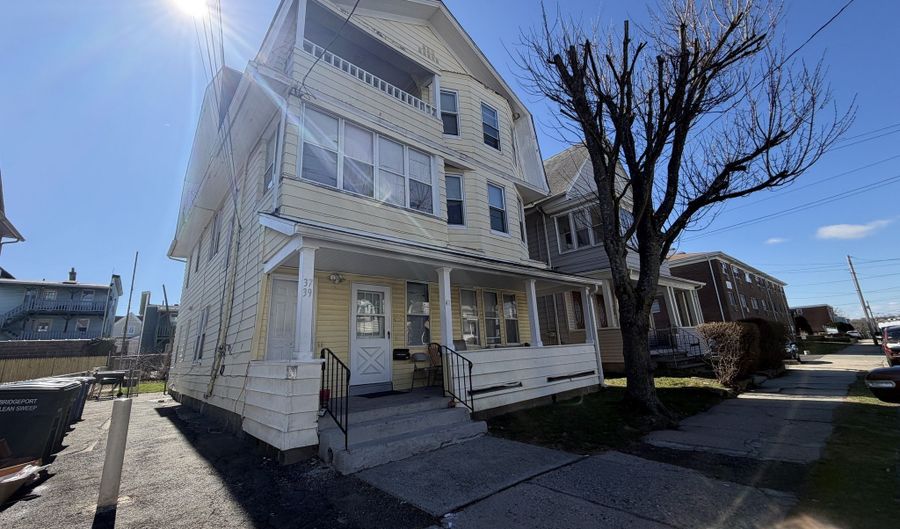 37-41 Jackson Ave, Bridgeport, CT 06606 - 3 Beds, 1 Bath