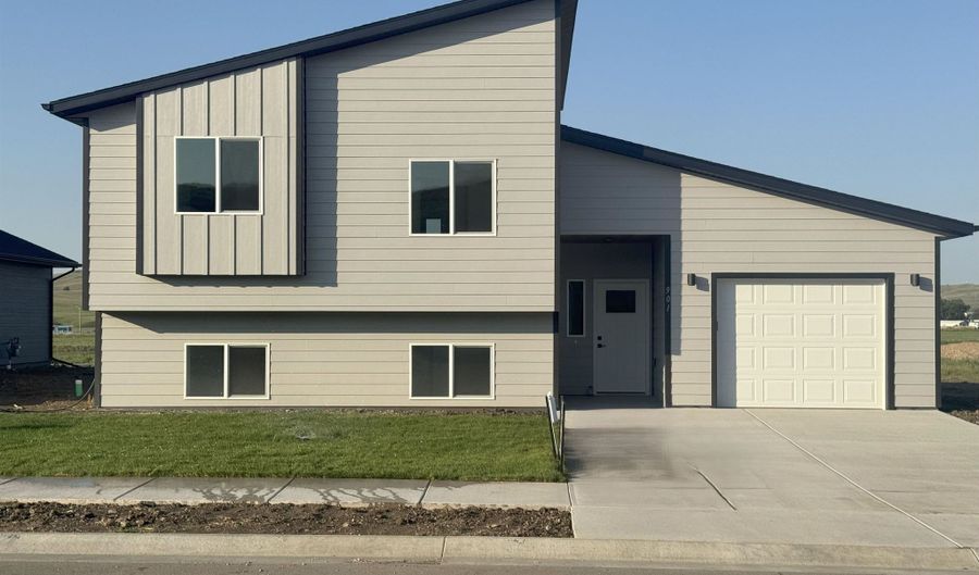 901 Bennington Dr, Box Elder, SD 57719 - 4 Beds, 2 Bath