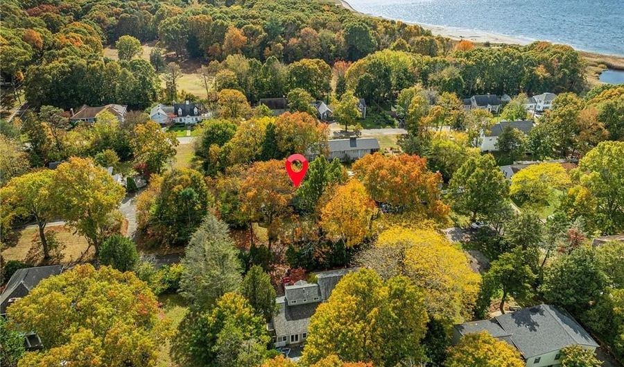 6 Conway Dr, Barrington, RI 02806 - 3 Beds, 2 Bath