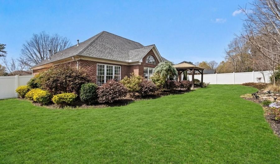 110 N Carleila Lake Way, Spartanburg, SC 29307 - 3 Beds, 3 Bath