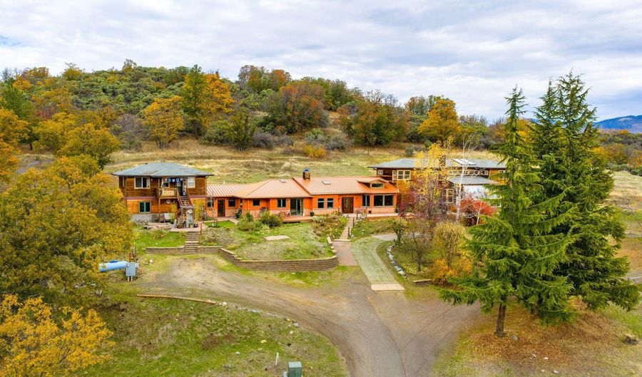 2026 Ashland Mine Rd, Ashland, OR 97520 - 6 Beds, 6 Bath