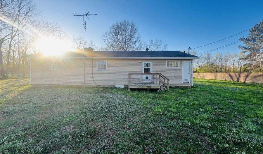 723 E Center St, Beebe, AR 72012 - 3 Beds, 2 Bath