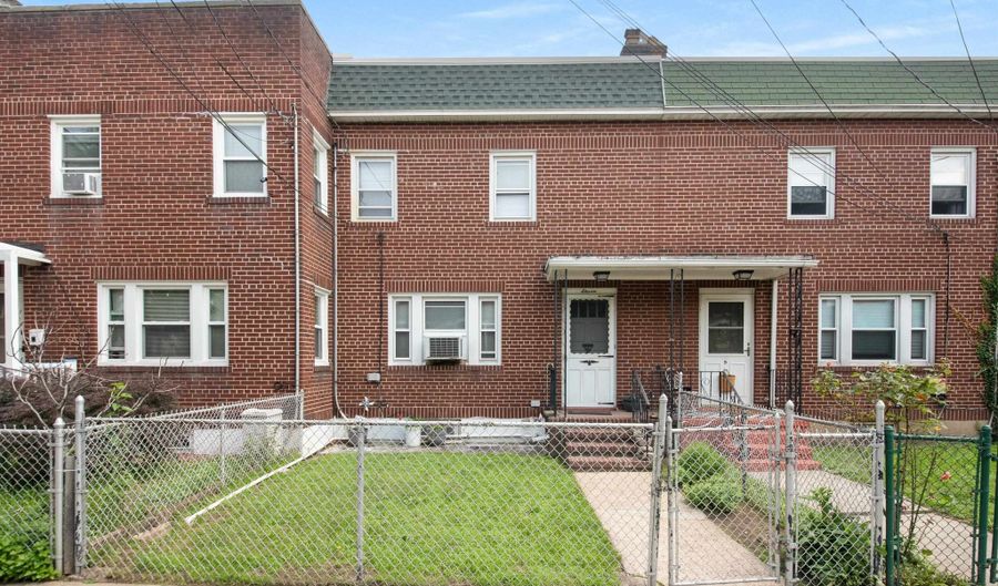 11 VETERANS Ct, Bayonne, NJ 07002 - 2 Beds, 2 Bath