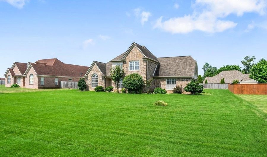 583 ROSEMARK Dr, Atoka, TN 38004 - 3 Beds, 3 Bath