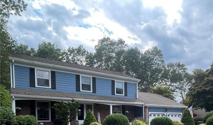 8 Winterberry Dr, Coventry, RI 02816 - 4 Beds, 2 Bath