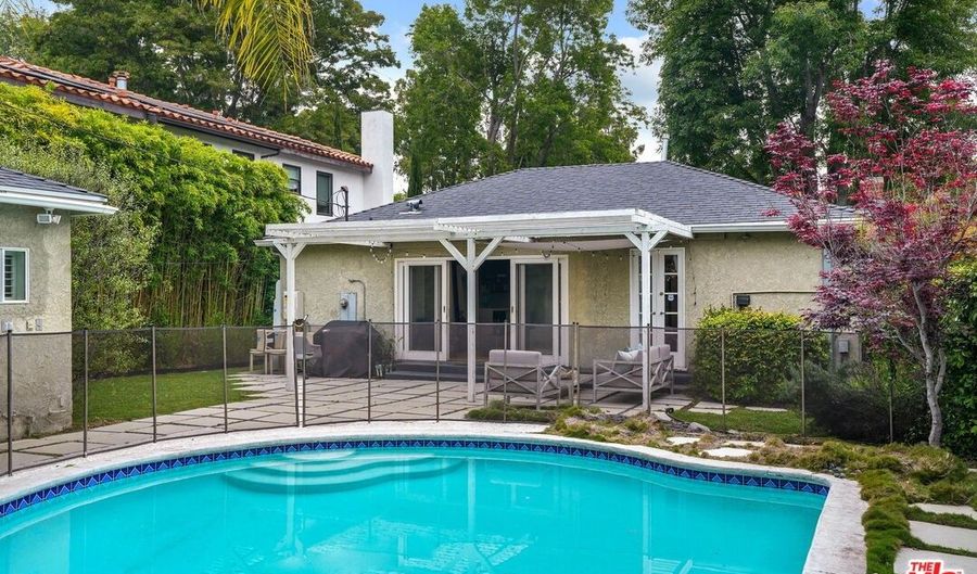 2631 Castle Heights Pl, Los Angeles, CA 90034 - 3 Beds, 3 Bath
