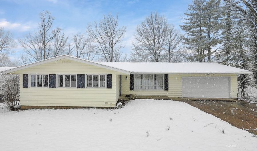 41 Briarwood Dr, Athens, OH 45701 - 4 Beds, 3 Bath