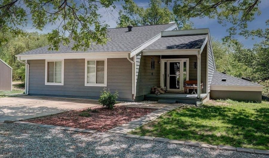 30117 Shady Oak Dr, Arkansas City, KS 67005 - 3 Beds, 2 Bath