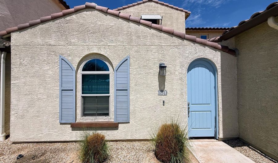 3855 S MCQUEEN Rd 100, Chandler, AZ 85286 - 3 Beds, 3 Bath