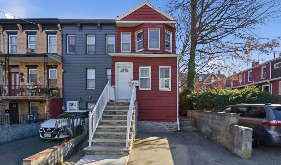 854 KENNEDY Blvd, Bayonne, NJ 07002 - 2 Beds, 1 Bath