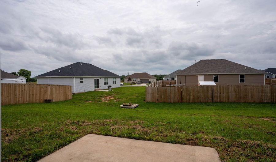 110 Pin Oak Dr, Aurora, MO 65605 - 3 Beds, 2 Bath