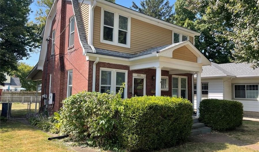 809 Logan St, Alton, IL 62002 - 1 Beds, 2 Bath