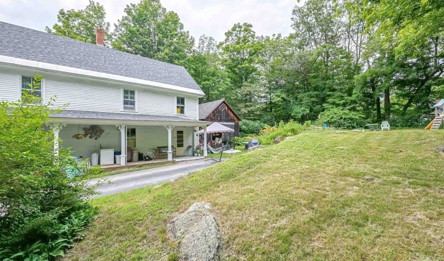 16 Francestown Rd, Bennington, NH 03442 - 5 Beds, 2 Bath