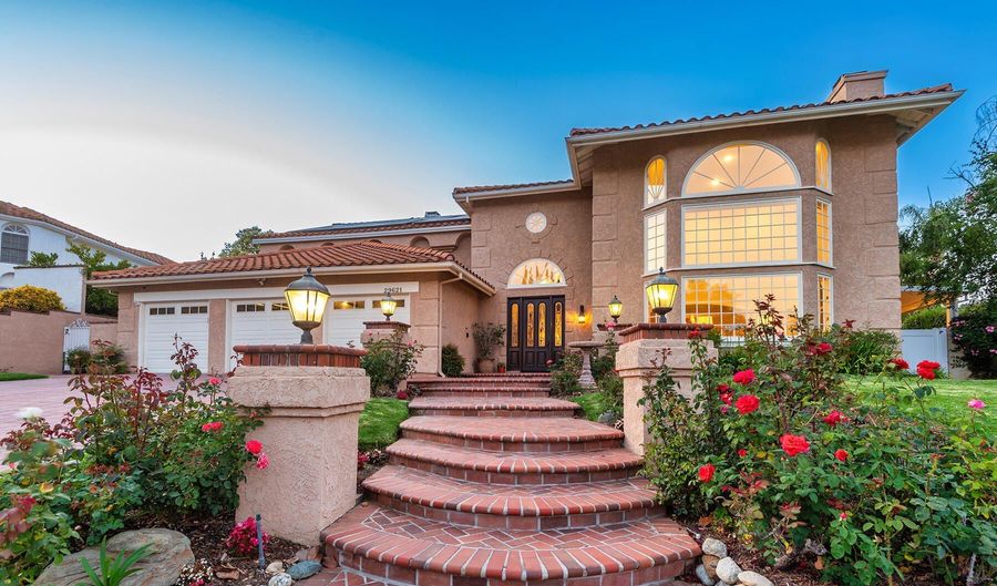 29621 Ridgeway Dr, Agoura Hills, CA 91301 - 6 Beds, 5 Bath
