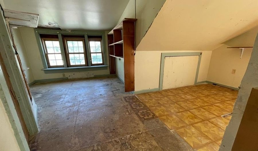 412 Jefferson Ave, Alton, IL 62002 - 3 Beds, 1 Bath