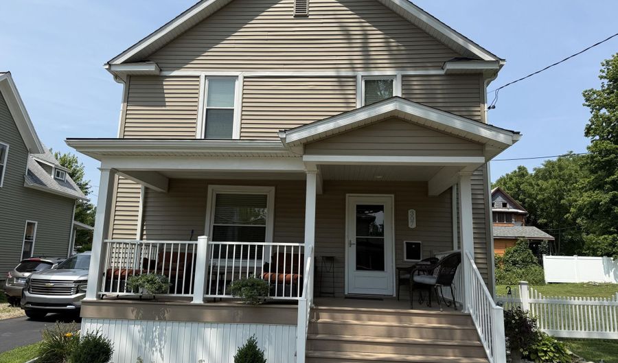 307 Perry St, Albion, MI 49224 - 3 Beds, 2 Bath