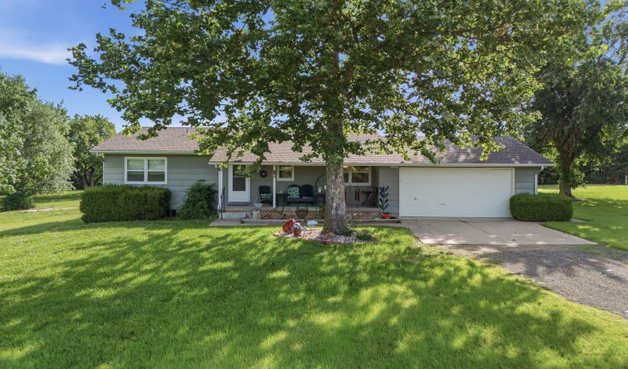 10560 SW Dennett Rd, Augusta, KS 67010 - 4 Beds, 3 Bath