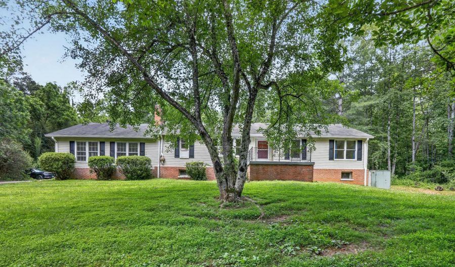 1308 KRISTIN Ln, Amissville, VA 20106 - 3 Beds, 2 Bath